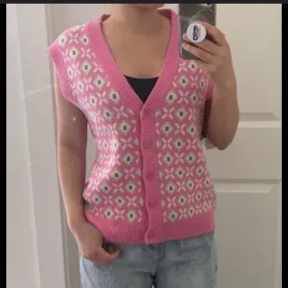 Aritzia Sunday Best Sundeh Preston Sweater Vest - Picture 9 of 10